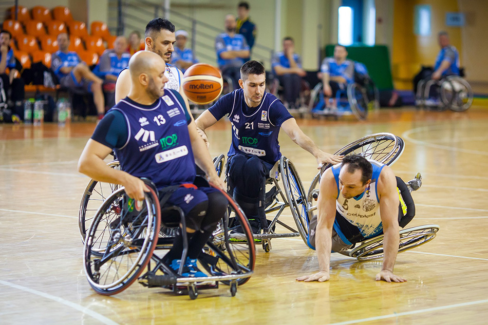 Мяч, кольцо, коляска: как играют в баскетбол люди с инвалидностью?