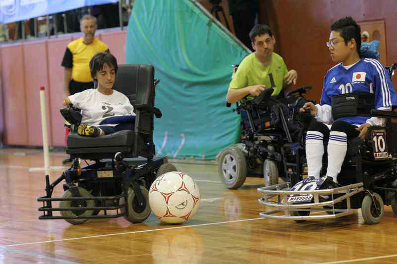 Мяч, ворота и электричество: как играют в футбол люди с инвалидностью