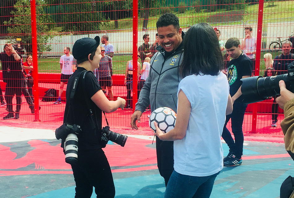 Участники спортивных программ РООИ «Перспектива» встретились с футболистом Роналдо!