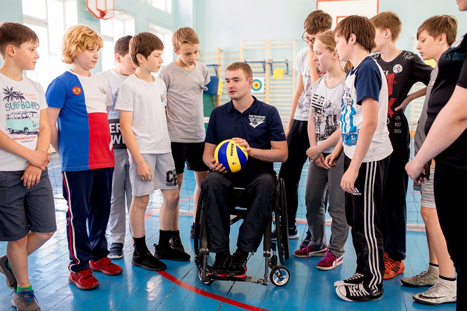 В московской школе №2100 состоялся открытый паралимпийский урок с детьми с инвалидностью и без