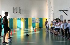 Мастер-класс по пауэрлифтингу и футболу среди незрячих прошел в московской школе № 709