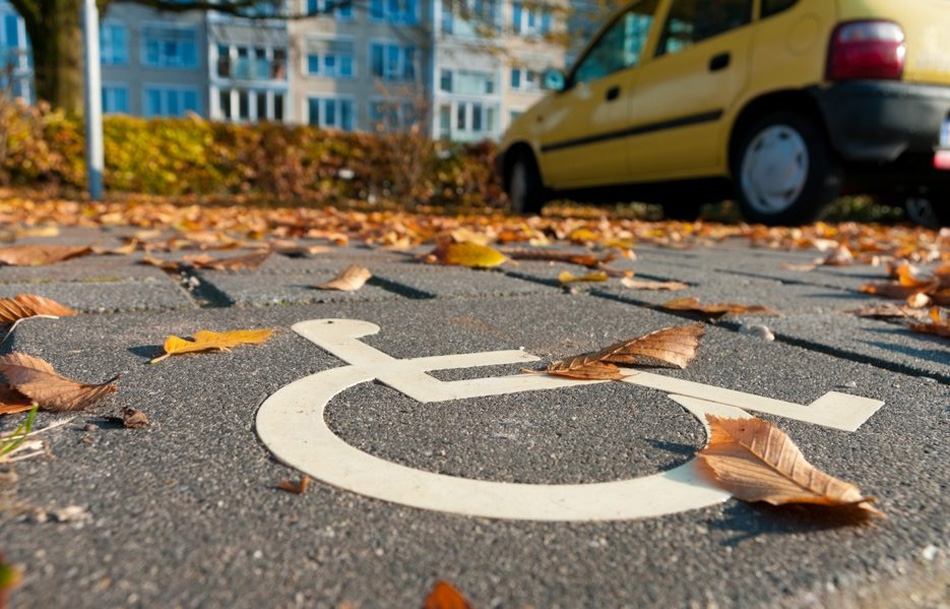 Люди с инвалидностью смогут пользоваться бесплатными парковками в других регионах