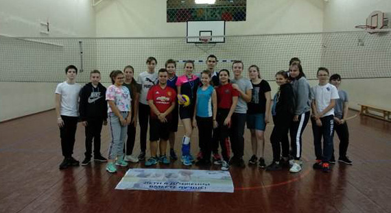 Волейбол сидя: как прошел День параспорта в московской школе