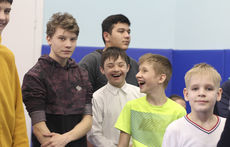 Школьники из Петербурга освоили хулиганскую игру для джентльменов – регби