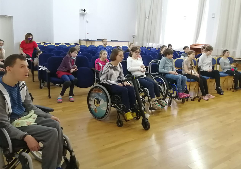 Школьники с инвалидностью узнали о танцах на колясках