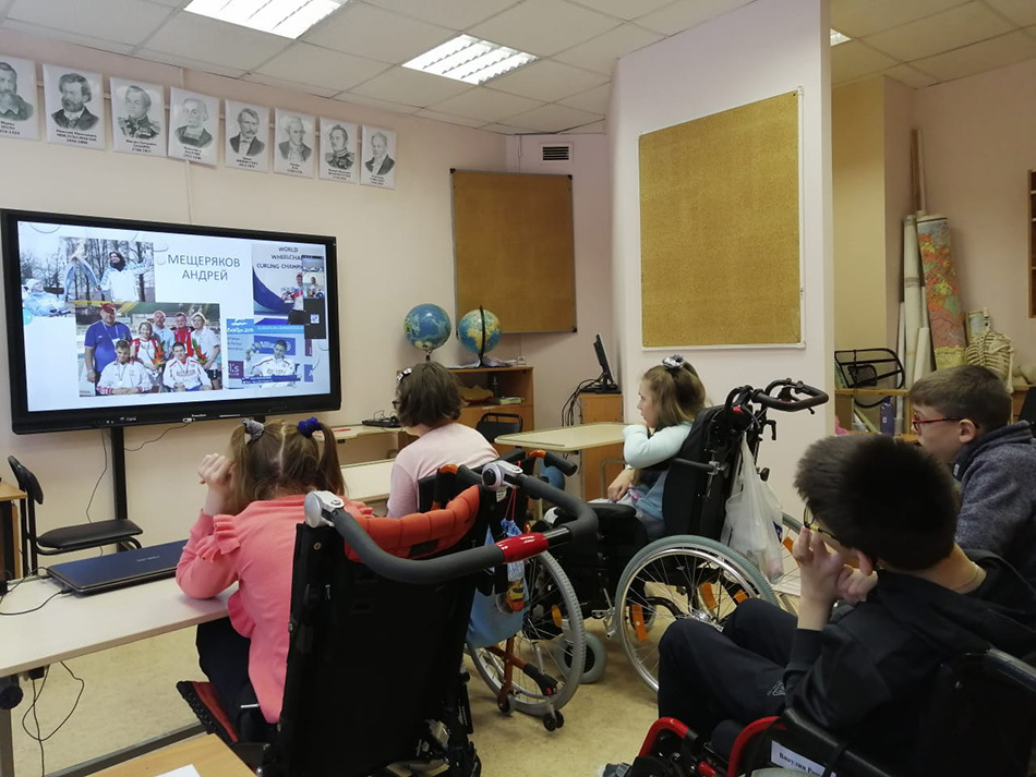 «Перспектива» познакомила детей с инвалидностью с паралимпийским плаванием