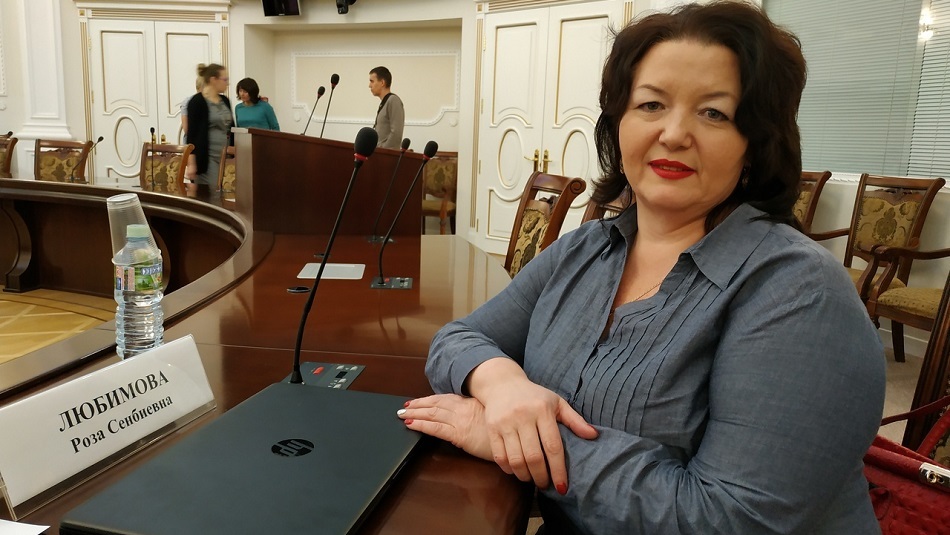 Фотопортрет в зале заседаний: Роза Любимова, юрист, Нижний Новгород