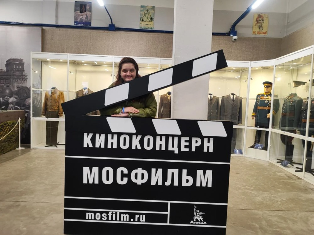 Закулисье легенды: участники программы «Первые шаги к профессии мечты» прикоснулись к магии кино на киностудии «Мосфильм»