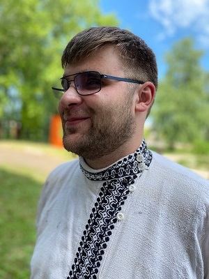 Фотопортрет: Александ Сакмаров, специалист Ресурсного центра инклюзивного образования (НМООИ «Ассоциация «Интеграция», Новосибирск)
